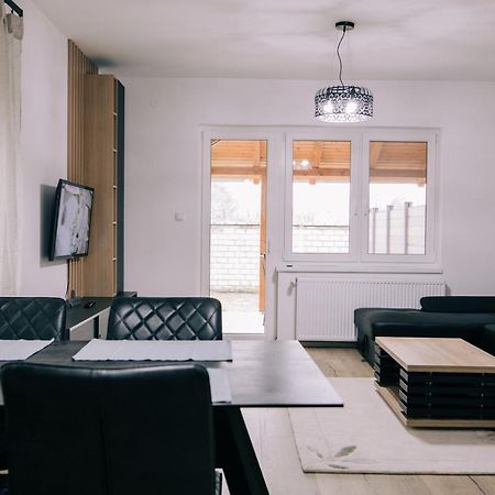 Tulip Guest House Ii. Palić エクステリア 写真